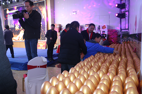 2019韋爾斯?jié)櫥图胰舜鹬x會，安徽野牛潤滑油為您喝彩